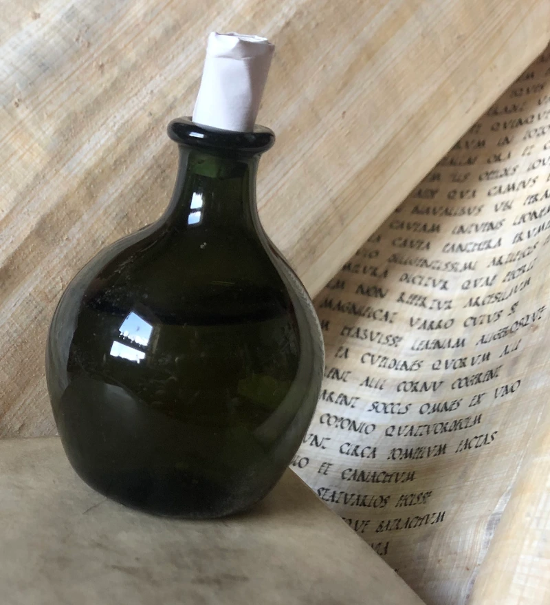 Fläschchen selbstgemachte Dornentinte und Schriftprobe